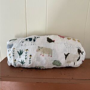 Farm Animal Print White Crib Muslin Sheet
